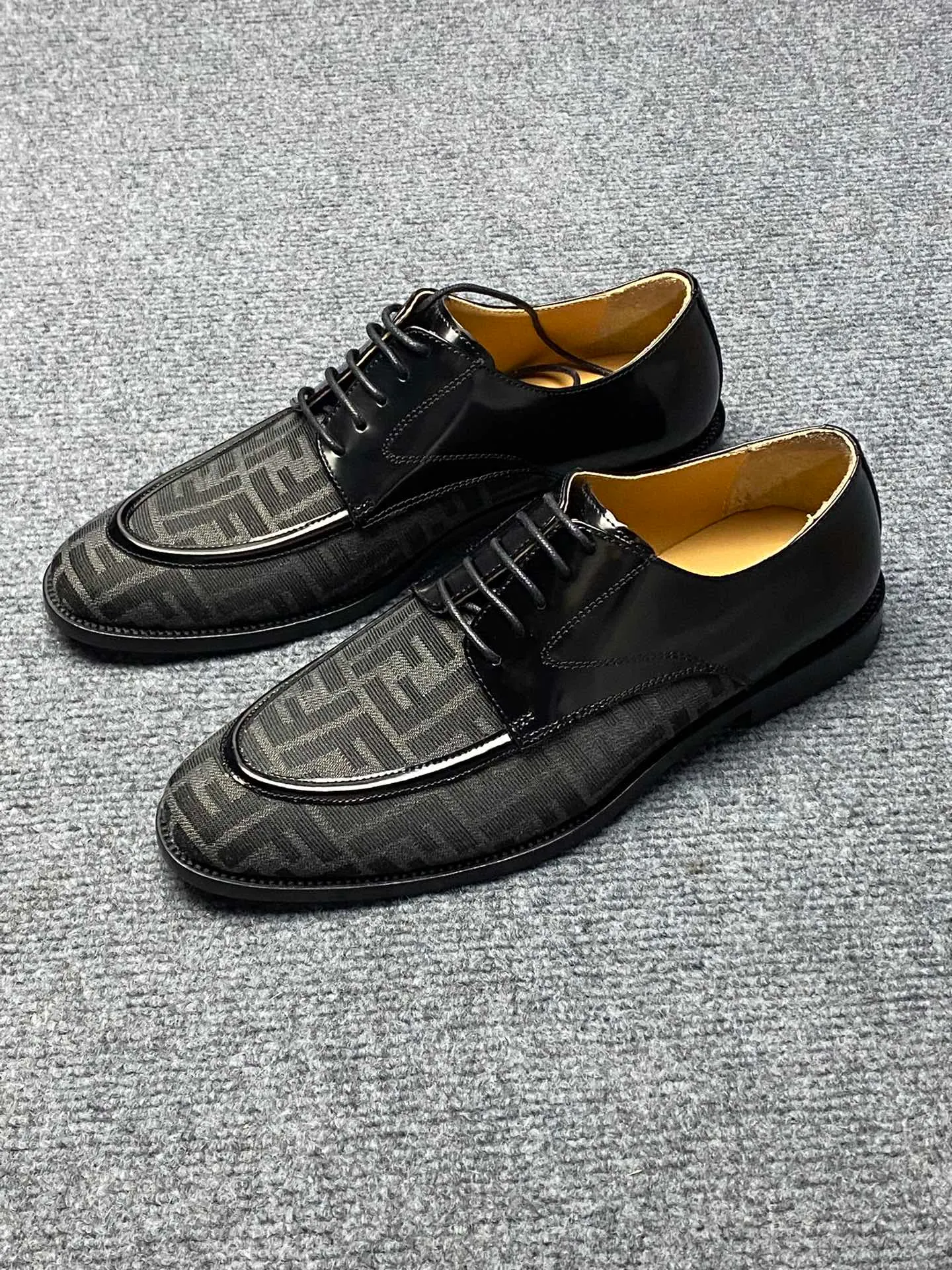 Factory price 960FENDI Fendi men's breathable and comfortable leather shoes. Original development. The leather outsole is made of leather. Counters copy one to one. Imported counter cowhide. Imported water dyes cattle. 38 to 44. (45.46. can be ordered. 47.